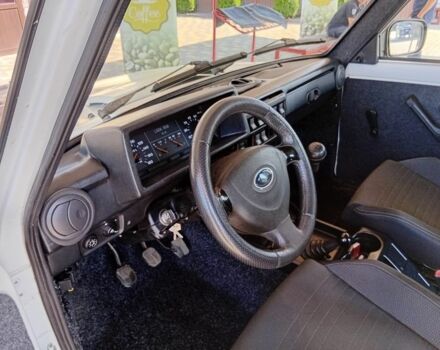 Белый ВАЗ 21213 Niva, объемом двигателя 1.7 л и пробегом 150 тыс. км за 125000 $, фото 2 на Automoto.ua