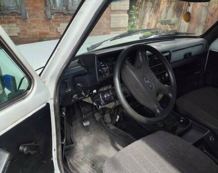 Белый ВАЗ 21213 Niva, объемом двигателя 1.69 л и пробегом 200 тыс. км за 2600 $, фото 3 на Automoto.ua