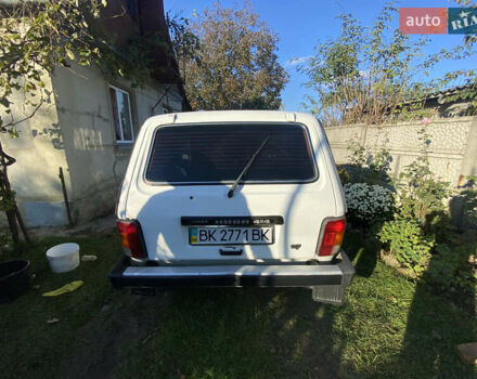 Белый ВАЗ 21213 Niva, объемом двигателя 1.7 л и пробегом 175 тыс. км за 2000 $, фото 3 на Automoto.ua