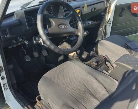 Белый ВАЗ 21213 Niva, объемом двигателя 1.69 л и пробегом 197 тыс. км за 4000 $, фото 4 на Automoto.ua