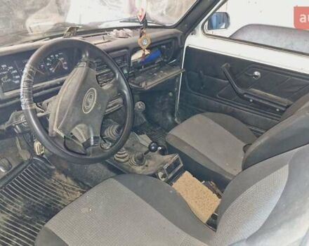 Белый ВАЗ 21213 Niva, объемом двигателя 1.69 л и пробегом 100 тыс. км за 2500 $, фото 2 на Automoto.ua