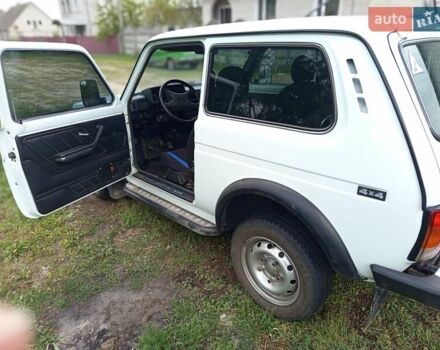 Белый ВАЗ 21213 Niva, объемом двигателя 1.69 л и пробегом 184 тыс. км за 3000 $, фото 4 на Automoto.ua