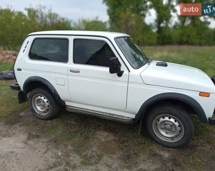Белый ВАЗ 21213 Niva, объемом двигателя 1.69 л и пробегом 184 тыс. км за 3000 $, фото 1 на Automoto.ua