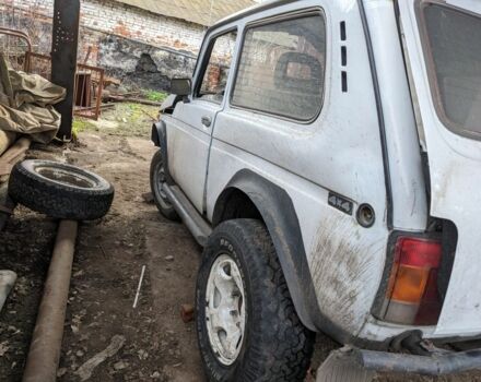 Білий ВАЗ 21213 Niva, об'ємом двигуна 1.7 л та пробігом 150 тис. км за 999 $, фото 4 на Automoto.ua