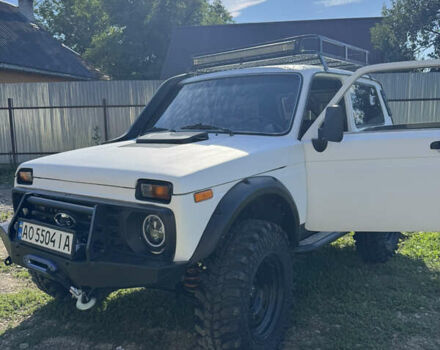 Белый ВАЗ 21213 Niva, объемом двигателя 1.7 л и пробегом 200 тыс. км за 7200 $, фото 3 на Automoto.ua