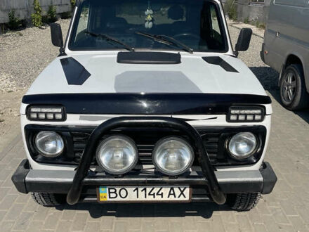 ВАЗ 21213 Niva 1995 у Тернополі на Automoto.ua Білий ВАЗ 21213 Niva, об'ємом двигуна 1.7 л та пробігом 92 тис. км за 5000 $, фото 1 на Automoto.ua