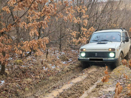 Білий ВАЗ 21213 Niva, об'ємом двигуна 1.7 л та пробігом 60 тис. км за 2200 $, фото 1 на Automoto.ua