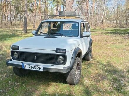Белый ВАЗ 21213 Niva, объемом двигателя 1.6 л и пробегом 150 тыс. км за 3100 $, фото 1 на Automoto.ua