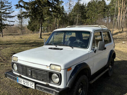 ВАЗ 21213 Niva 1998 у Хмельницькому на Automoto.ua Білий ВАЗ 21213 Niva, об'ємом двигуна 1.7 л та пробігом 230 тис. км за 2500 $, фото 1 на Automoto.ua