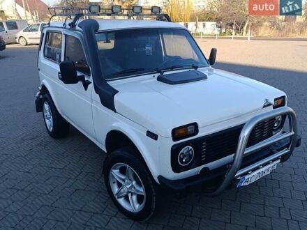 Белый ВАЗ 21213 Niva, объемом двигателя 1.7 л и пробегом 100 тыс. км за 2700 $, фото 1 на Automoto.ua