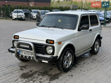 ВАЗ 21213 Niva 2002 у Хмельницькому на Automoto.ua Білий ВАЗ 21213 Niva, об'ємом двигуна 1.69 л та пробігом 108 тис. км за 4200 $, фото 1 на Automoto.ua