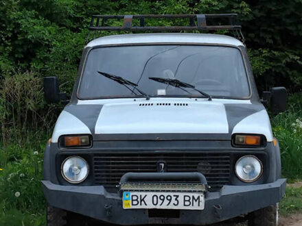 ВАЗ 21213 Niva 2003 у Луцьку на Automoto.ua Білий ВАЗ 21213 Niva, об'ємом двигуна 1.6 л та пробігом 150 тис. км за 2500 $, фото 1 на Automoto.ua