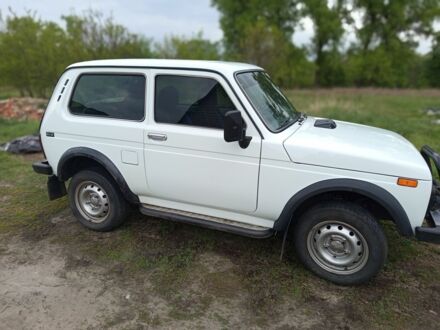 ВАЗ 21213 Niva 2004 в Прилуках на Automoto.ua Белый ВАЗ 21213 Niva, объемом двигателя 1.7 л и пробегом 184 тыс. км за 3300 $, фото 1 на Automoto.ua