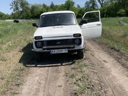 ВАЗ 21213 Niva 2005 у Изюме на Automoto.ua Білий ВАЗ 21213 Niva, об'ємом двигуна 1.7 л та пробігом 2 тис. км за 1600 $, фото 1 на Automoto.ua