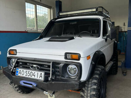 ВАЗ 21213 Niva 2005 в Ужгороде на Automoto.ua Белый ВАЗ 21213 Niva, объемом двигателя 1.7 л и пробегом 200 тыс. км за 7200 $, фото 1 на Automoto.ua
