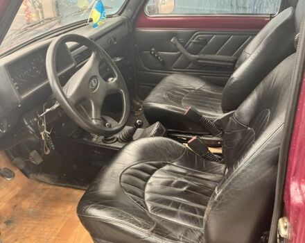 Красный ВАЗ 21213 Niva, объемом двигателя 1.7 л и пробегом 172 тыс. км за 3250 $, фото 6 на Automoto.ua