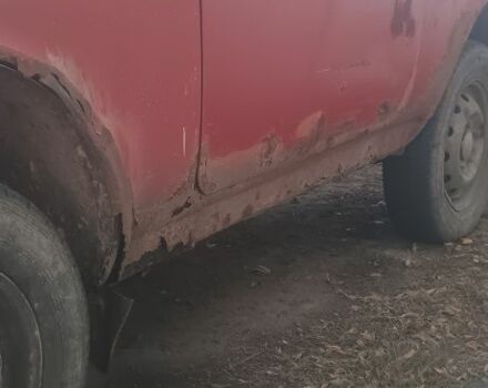 Красный ВАЗ 21213 Niva, объемом двигателя 1.6 л и пробегом 300 тыс. км за 384 $, фото 3 на Automoto.ua