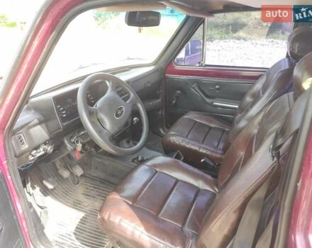 Красный ВАЗ 21213 Niva, объемом двигателя 1.7 л и пробегом 16 тыс. км за 2100 $, фото 2 на Automoto.ua