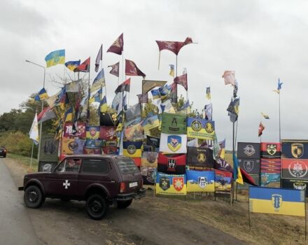 Красный ВАЗ 21213 Niva, объемом двигателя 1.7 л и пробегом 80 тыс. км за 2000 $, фото 2 на Automoto.ua