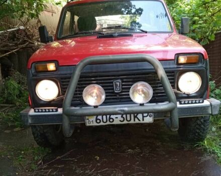 Красный ВАЗ 21213 Niva, объемом двигателя 1.6 л и пробегом 855 тыс. км за 2500 $, фото 1 на Automoto.ua