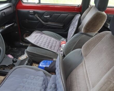 Красный ВАЗ 21213 Niva, объемом двигателя 1.7 л и пробегом 260 тыс. км за 2250 $, фото 5 на Automoto.ua