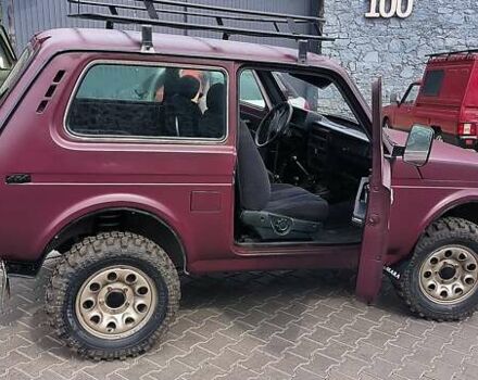 Красный ВАЗ 21213 Niva, объемом двигателя 1.69 л и пробегом 200 тыс. км за 3799 $, фото 5 на Automoto.ua