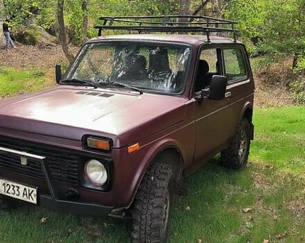 Красный ВАЗ 21213 Niva, объемом двигателя 1.69 л и пробегом 200 тыс. км за 3799 $, фото 3 на Automoto.ua