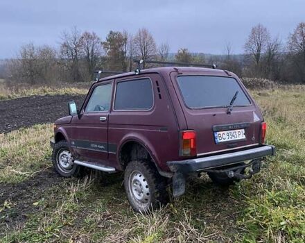 Красный ВАЗ 21213 Niva, объемом двигателя 1.7 л и пробегом 100 тыс. км за 2750 $, фото 2 на Automoto.ua