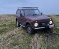 Красный ВАЗ 21213 Niva, объемом двигателя 1.7 л и пробегом 100 тыс. км за 2750 $, фото 1 на Automoto.ua