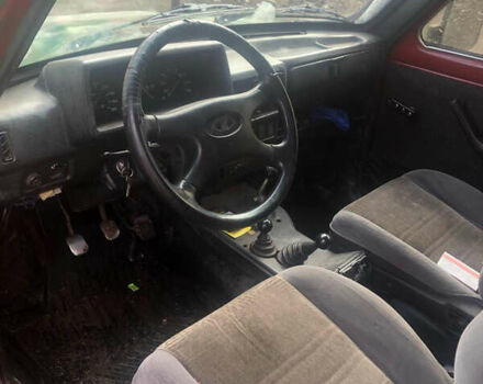 Красный ВАЗ 21213 Niva, объемом двигателя 1.7 л и пробегом 280 тыс. км за 3500 $, фото 6 на Automoto.ua
