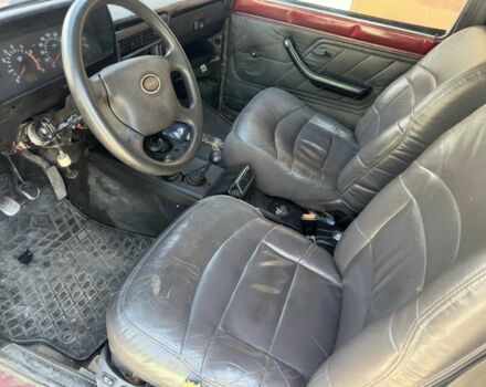 Красный ВАЗ 21213 Niva, объемом двигателя 1.7 л и пробегом 200 тыс. км за 2000 $, фото 7 на Automoto.ua