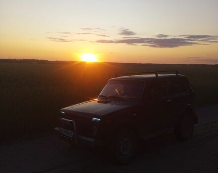 Красный ВАЗ 21213 Niva, объемом двигателя 1.6 л и пробегом 287 тыс. км за 3100 $, фото 4 на Automoto.ua