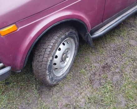 Червоний ВАЗ 21213 Niva, об'ємом двигуна 1.69 л та пробігом 140 тис. км за 2550 $, фото 4 на Automoto.ua