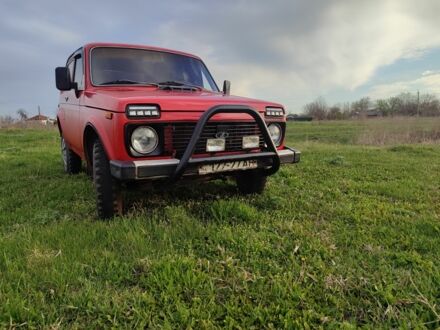 ВАЗ 21213 Niva 1980 у Лозовой на Automoto.ua Червоний ВАЗ 21213 Niva, об'ємом двигуна 2 л та пробігом 2 тис. км за 1500 $, фото 1 на Automoto.ua