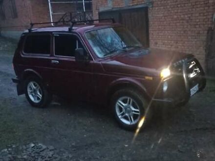 ВАЗ 21213 Niva 1995 у Хусте на Automoto.ua Червоний ВАЗ 21213 Niva, об'ємом двигуна 1.5 л та пробігом 200 тис. км за 2000 $, фото 1 на Automoto.ua
