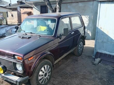 ВАЗ 21213 Niva 1996 у Прилуках на Automoto.ua Червоний ВАЗ 21213 Niva, об'ємом двигуна 1.7 л та пробігом 250 тис. км за 2000 $, фото 1 на Automoto.ua