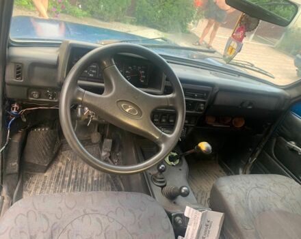 Синий ВАЗ 21213 Niva, объемом двигателя 1.6 л и пробегом 290 тыс. км за 1700 $, фото 5 на Automoto.ua