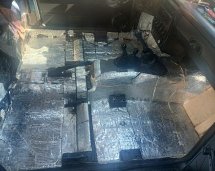 Зеленый ВАЗ 21213 Niva, объемом двигателя 1.7 л и пробегом 152 тыс. км за 3500 $, фото 9 на Automoto.ua