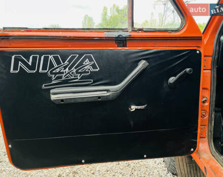 Оранжевый ВАЗ 21213 Niva, объемом двигателя 1.6 л и пробегом 250 тыс. км за 1800 $, фото 9 на Automoto.ua