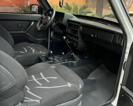 Белый ВАЗ 21214, объемом двигателя 1.6 л и пробегом 150 тыс. км за 3300 $, фото 1 на Automoto.ua