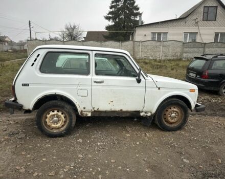 Белый ВАЗ 21214, объемом двигателя 1.7 л и пробегом 258 тыс. км за 1550 $, фото 5 на Automoto.ua