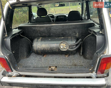 Білий ВАЗ 21214, об'ємом двигуна 1.7 л та пробігом 200 тис. км за 3200 $, фото 6 на Automoto.ua