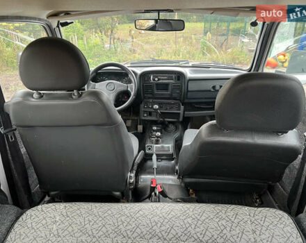 Білий ВАЗ 21214, об'ємом двигуна 1.7 л та пробігом 200 тис. км за 3200 $, фото 5 на Automoto.ua