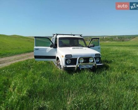 Белый ВАЗ 21214, объемом двигателя 1.7 л и пробегом 105 тыс. км за 3800 $, фото 6 на Automoto.ua