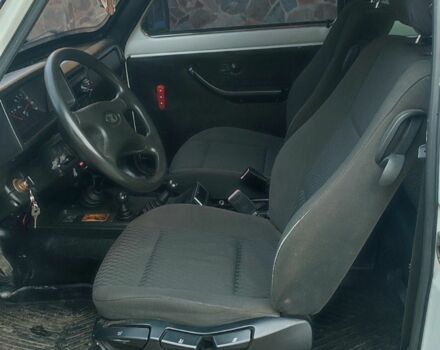 Білий ВАЗ 21214, об'ємом двигуна 1.7 л та пробігом 180 тис. км за 3500 $, фото 12 на Automoto.ua