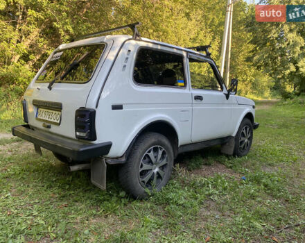 Белый ВАЗ 21214, объемом двигателя 1.7 л и пробегом 263 тыс. км за 3700 $, фото 2 на Automoto.ua