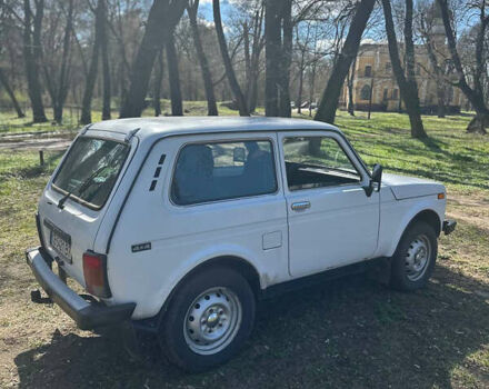 Белый ВАЗ 21214, объемом двигателя 1.69 л и пробегом 96 тыс. км за 2899 $, фото 3 на Automoto.ua