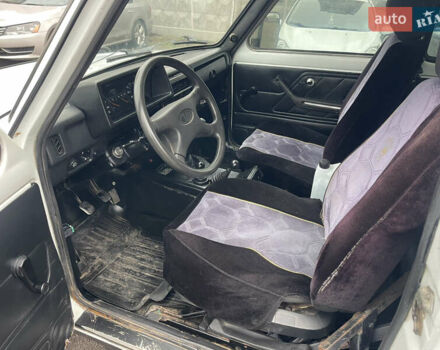 Білий ВАЗ 21214, об'ємом двигуна 1.7 л та пробігом 171 тис. км за 3300 $, фото 6 на Automoto.ua