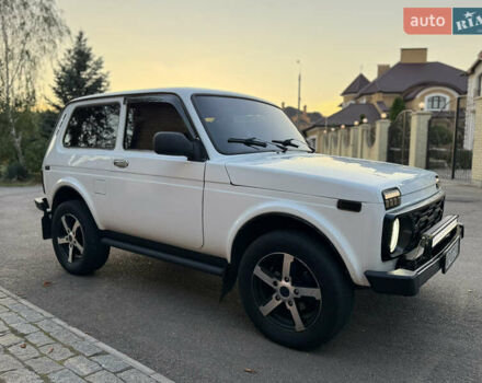 Білий ВАЗ 21214, об'ємом двигуна 1.7 л та пробігом 160 тис. км за 3999 $, фото 17 на Automoto.ua