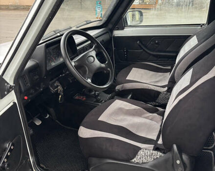 Белый ВАЗ 21214, объемом двигателя 1.7 л и пробегом 250 тыс. км за 4200 $, фото 6 на Automoto.ua